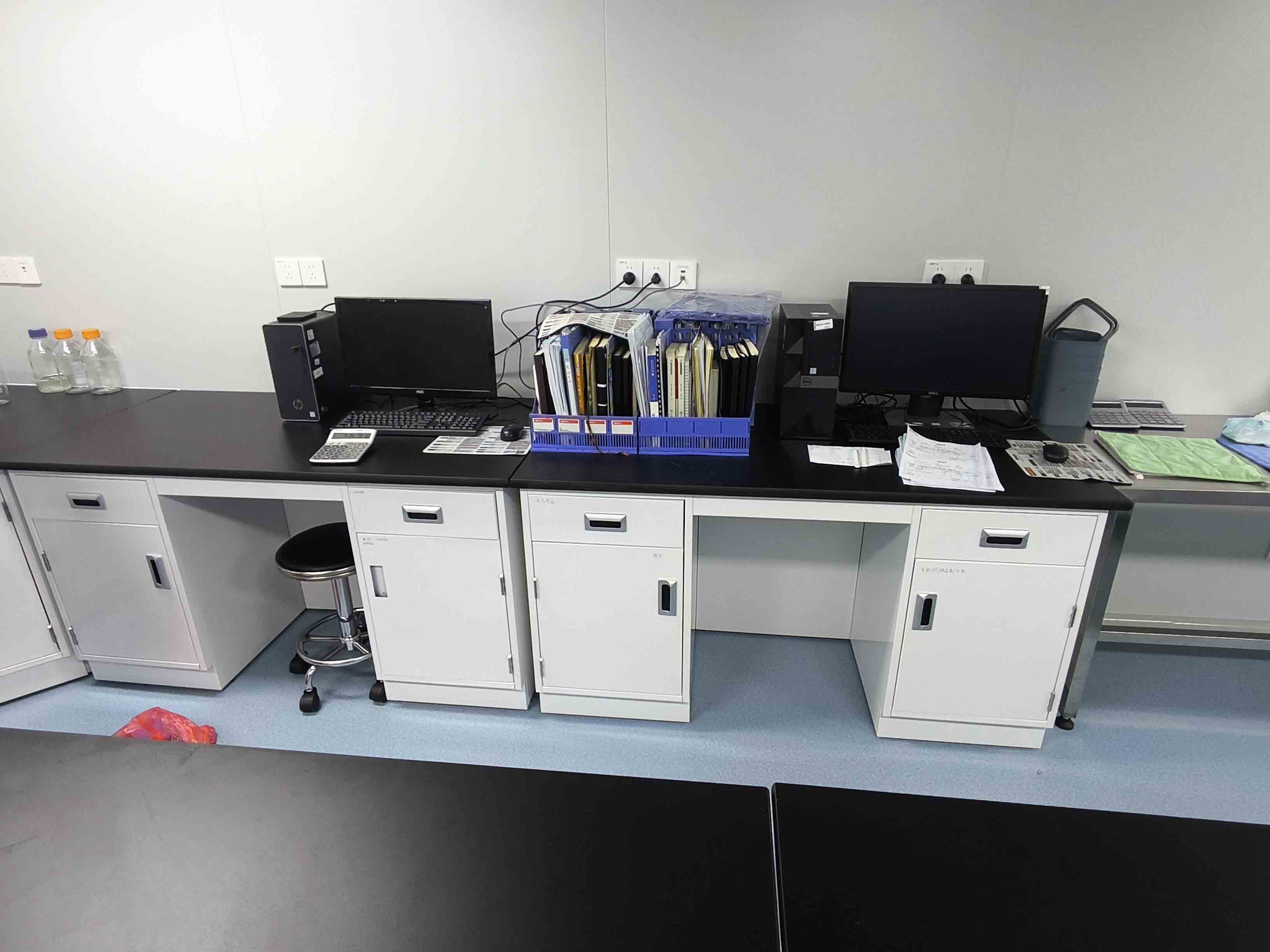 Laboratory workstation