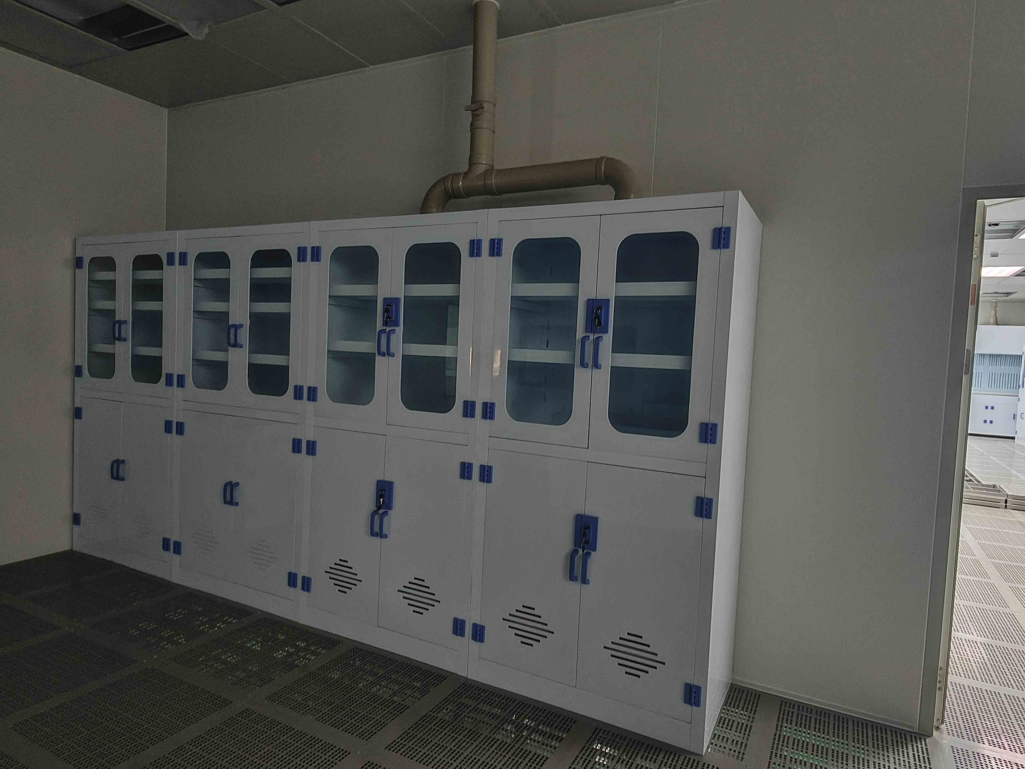 化学薬品キャビネット整理